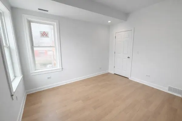 3340 W Evergreen AVE #2R, Chicago, IL 60651