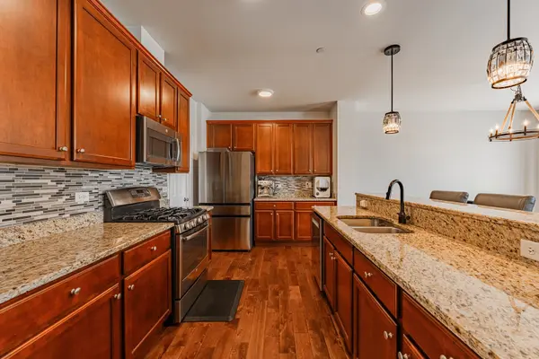 2832 Henley LN, Naperville, IL 60540