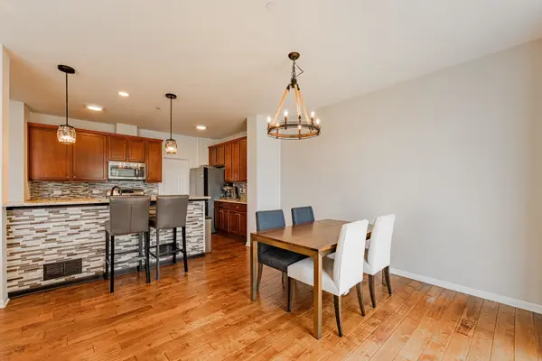 2832 Henley LN, Naperville, IL 60540