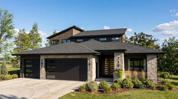 1353 Palmer DR N, Lake Elmo, MN 55042