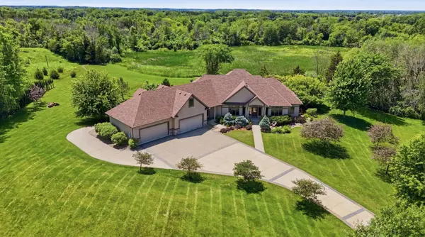 22720 Sweeney LN, Lakeville, MN 55044