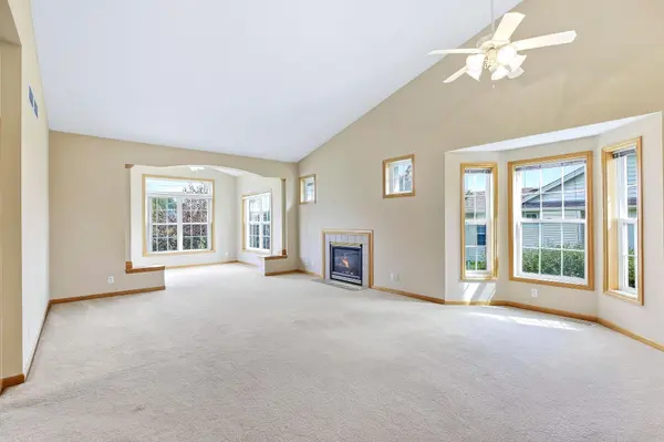 536 Holly LN N, Oakdale, MN 55128