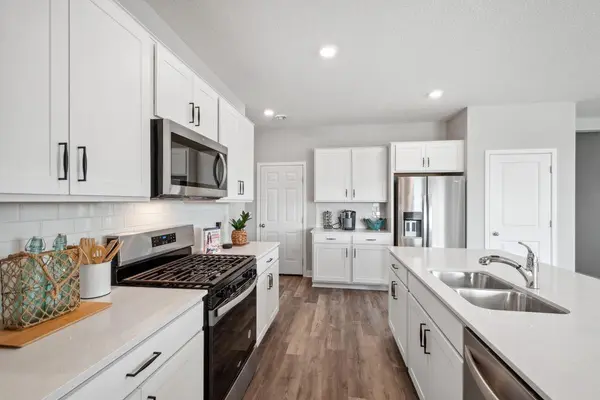 150 Snowdrop TRL, Waconia, MN 55387