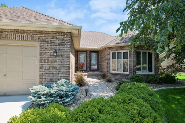 314 Wedgewood DR, Mahtomedi, MN 55115
