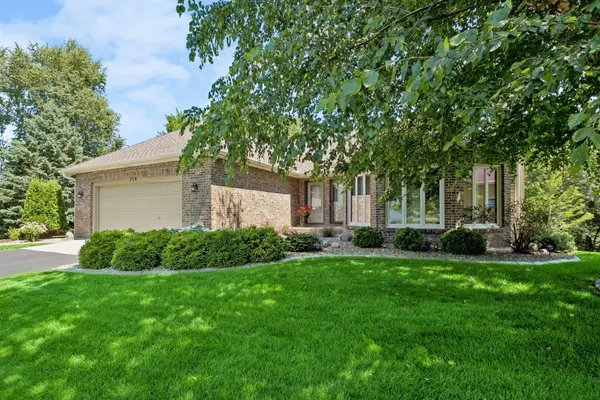 314 Wedgewood DR, Mahtomedi, MN 55115