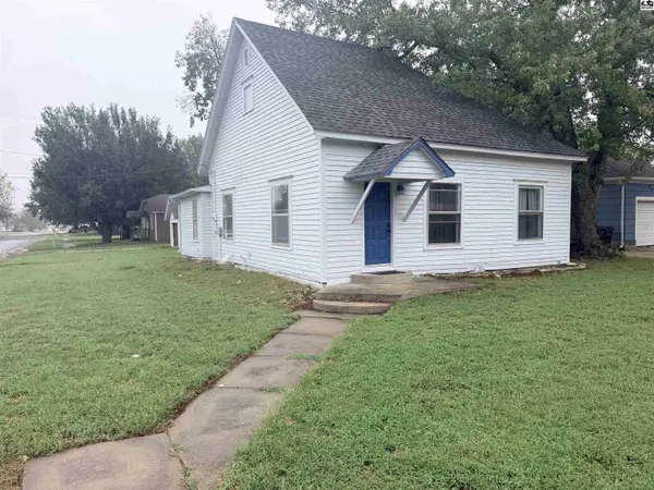 111 N 5th St, Canton, KS 67428