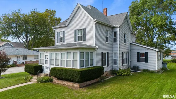 205 W BURTON AVE, Eureka, IL 61530