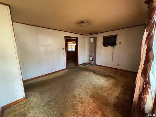 5 ORCHARD DR, Herrin, IL 62948