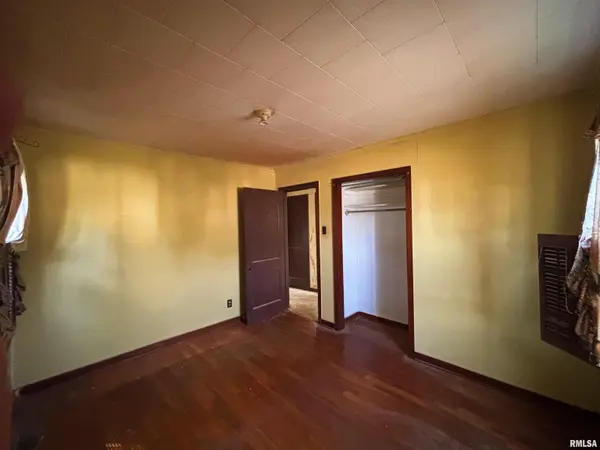 5 ORCHARD DR, Herrin, IL 62948