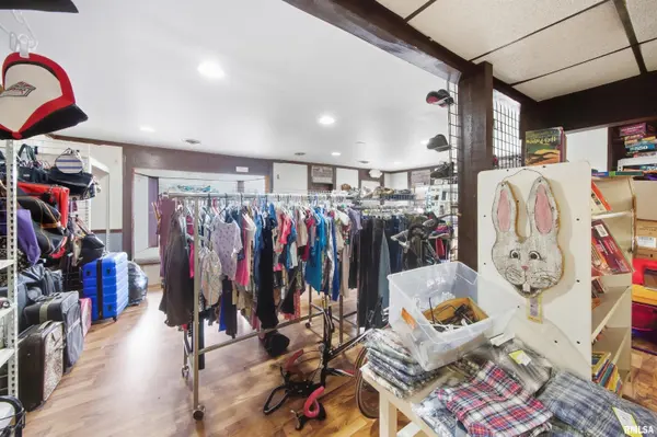 42 N 2ND AVE, Canton, IL 61520