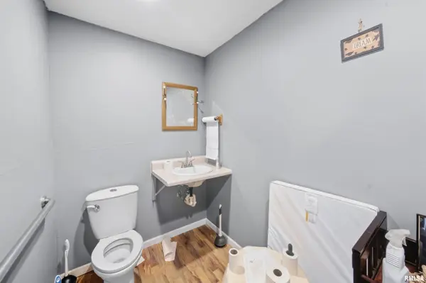42 N 2ND AVE, Canton, IL 61520