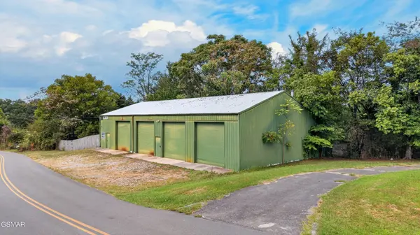 329 County Line Road, Dandridge, TN 37725