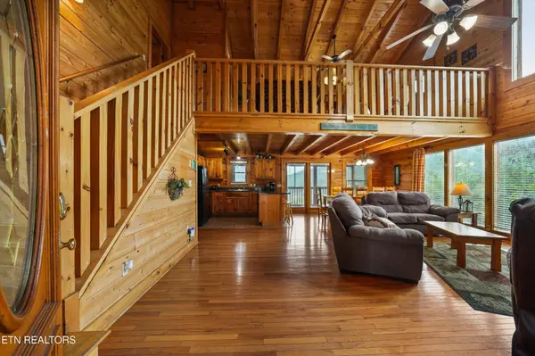 3303 Kestrel Way, Pigeon Forge, TN 37863