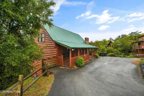 3303 Kestrel Way, Pigeon Forge, TN 37863