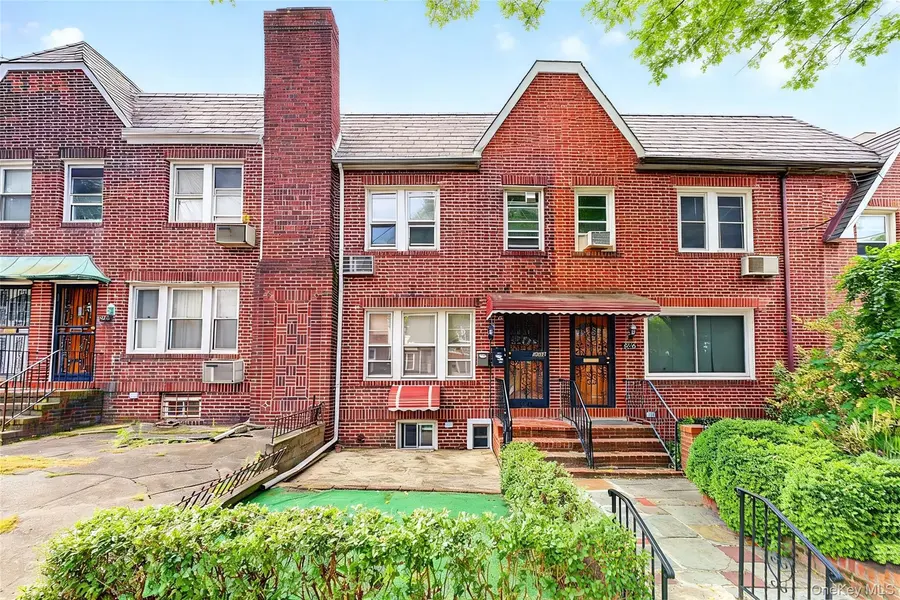 66-48 Booth ST, Rego Park, NY 11374