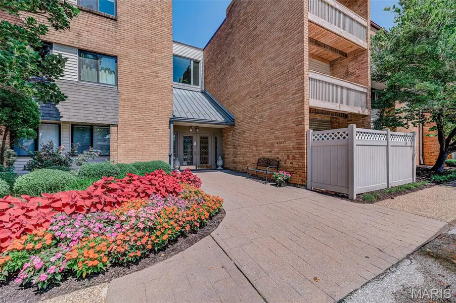 950 E Rue De La Banque #314, St Louis, MO 63141
