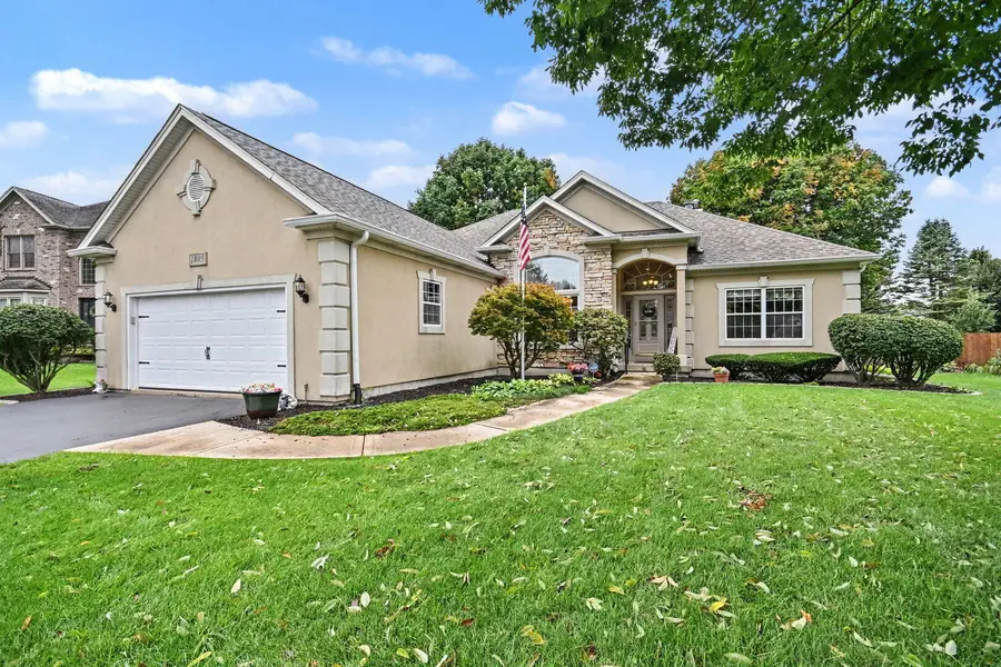 1805 Country Hills DR, Yorkville, IL 60560