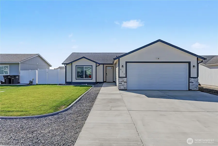 812 E Casacde ST, Othello, WA 99344