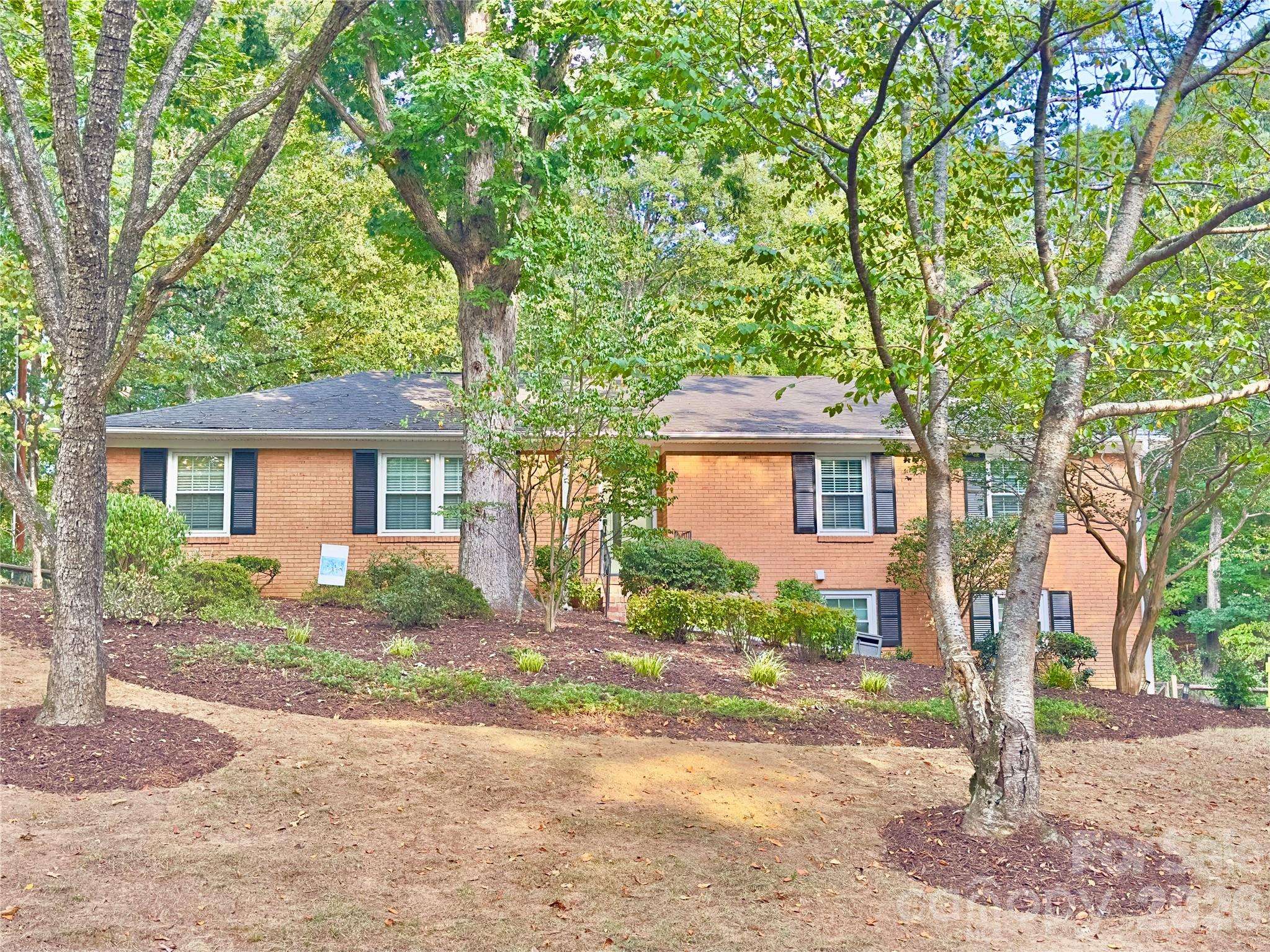 1814 Summerhill DR, Charlotte, NC 28212