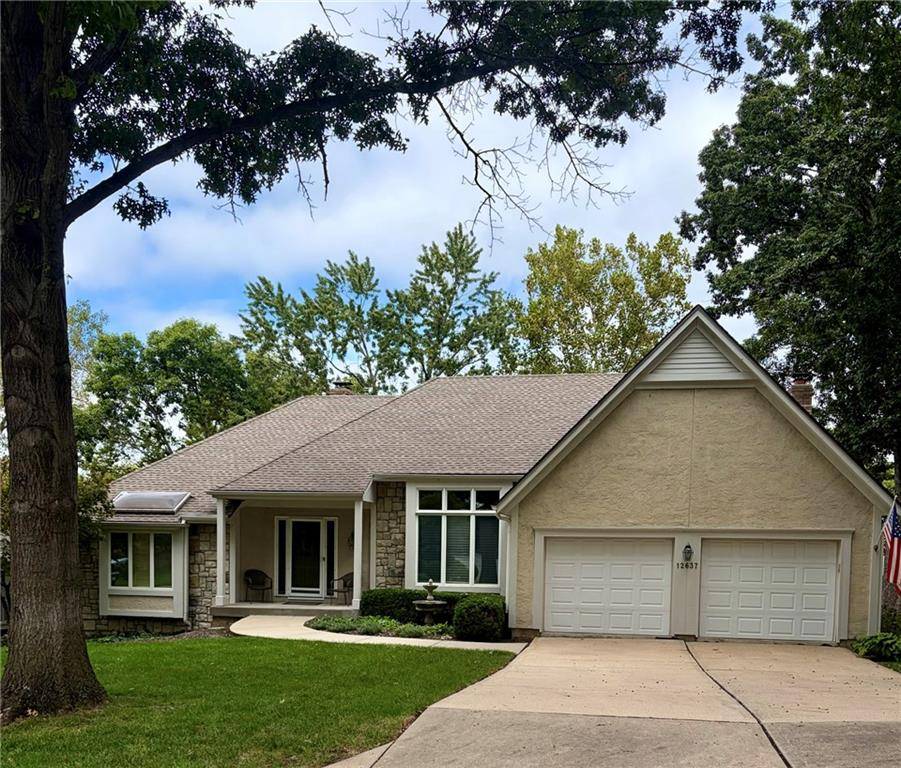 12637 Pawnee LN, Leawood, KS 66209