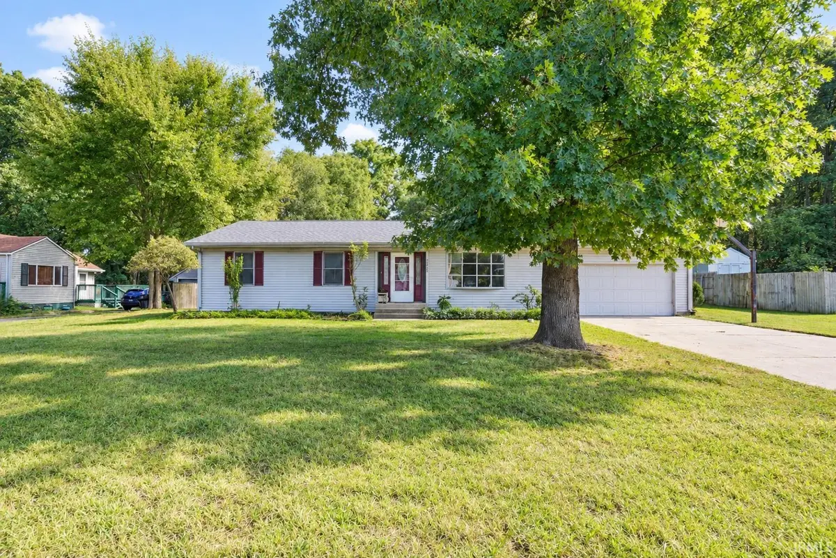 52960 Hastings ST, South Bend, IN 46637-4111