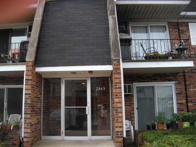 2343 Ogden AVE #11, Downers Grove, IL 60515