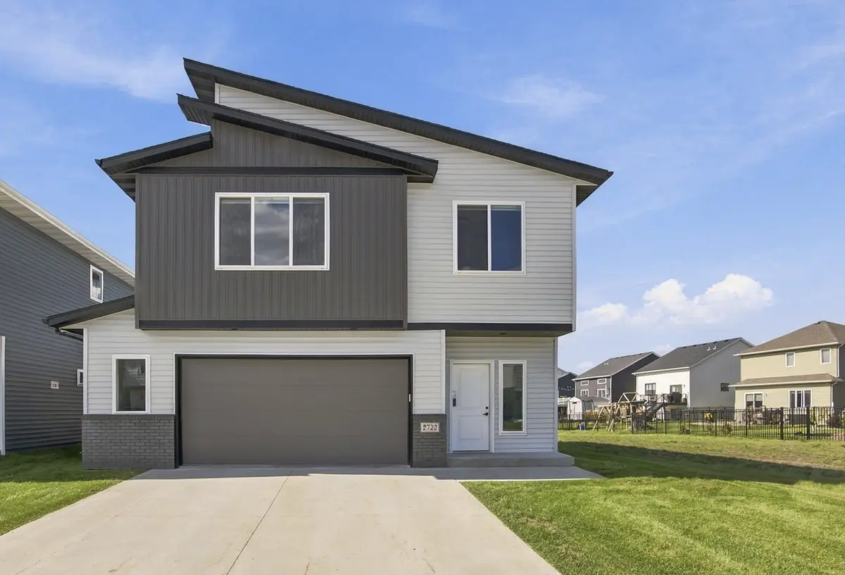2722 12th ST W, West Fargo, ND 58078