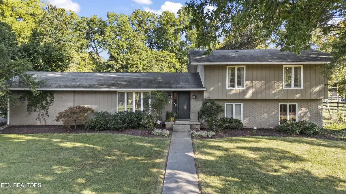 8705 Wimbledon Drive, Knoxville, TN 37923