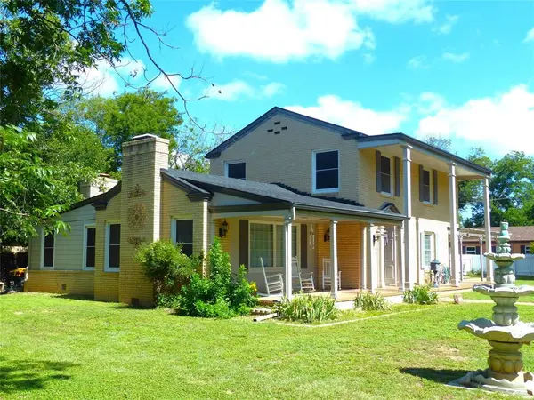 1408 S China, Brady, TX 76825