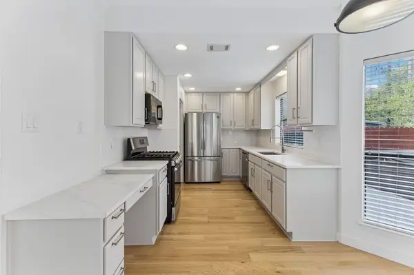 8302 Bradford Edward CV #B, Austin, TX 78759