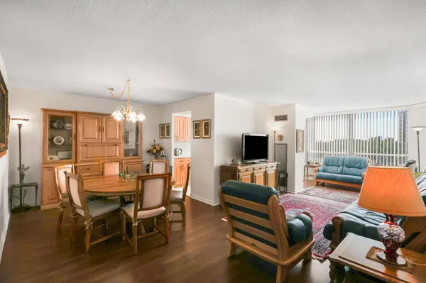 1121 Steeles AVE W #605, Toronto C07, ON M2R 3W7