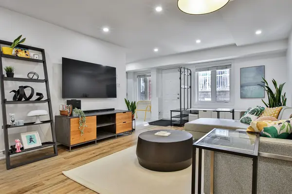 12 Sudbury ST #201, Toronto C01, ON M6J 3W7