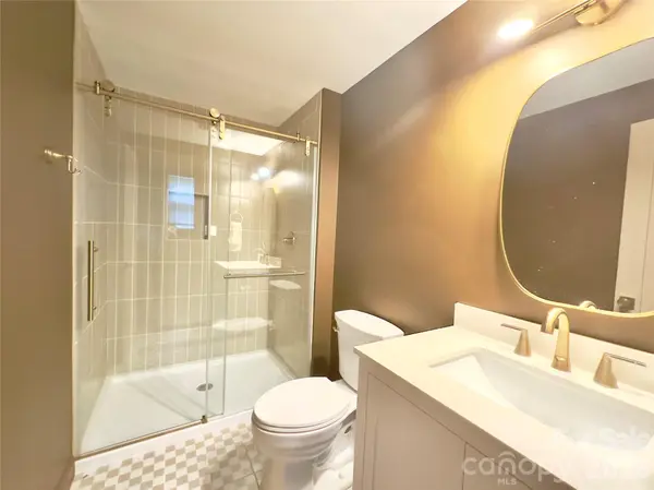 1814 Summerhill DR, Charlotte, NC 28212