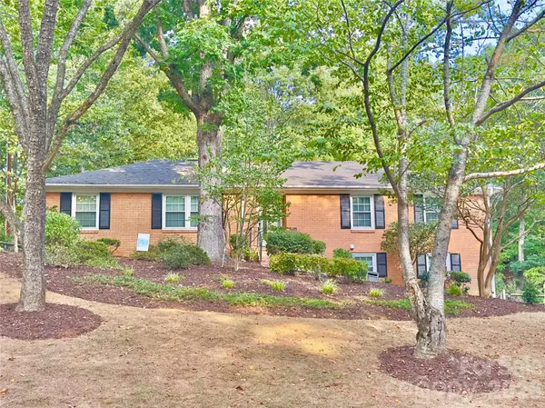 1814 Summerhill DR, Charlotte, NC 28212