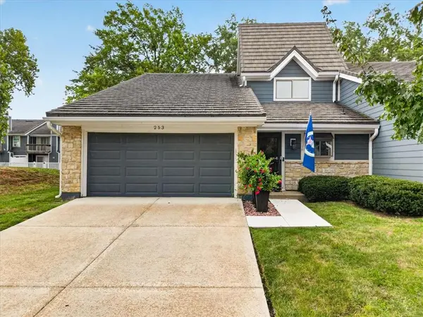 253 NE Edgewater DR, Lee's Summit, MO 64064
