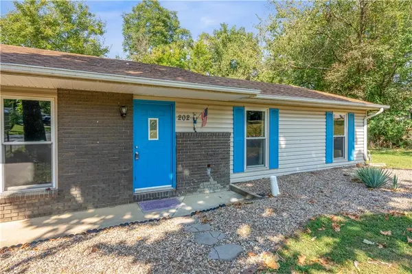 220 Salem AVE, Knob Noster, MO 65336