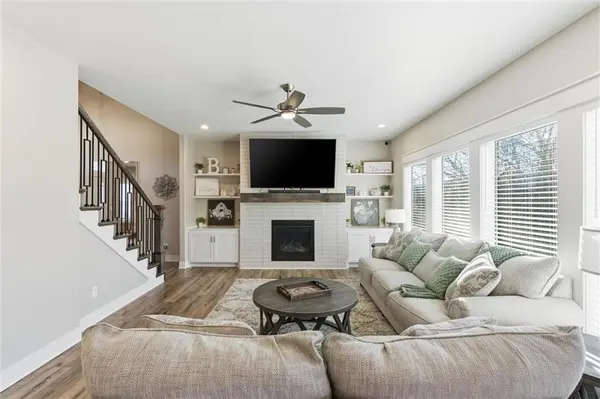 308 E Oak ST, Lone Jack, MO 64070