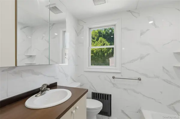 1 Alvin ST #2, Glen Cove, NY 11542