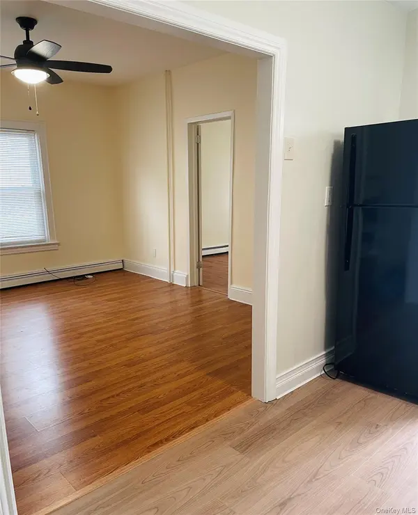 16 Evergreen DR #1, North Lindenhurst, NY 11757