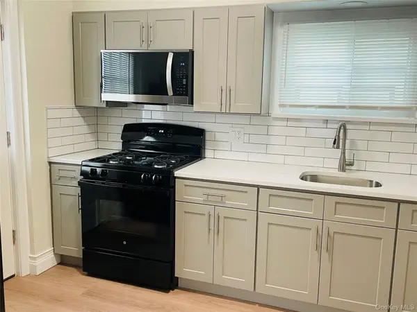 16 Evergreen DR #1, North Lindenhurst, NY 11757