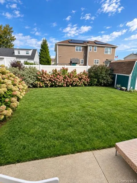 14 E Seacrest AVE, Lindenhurst, NY 11757