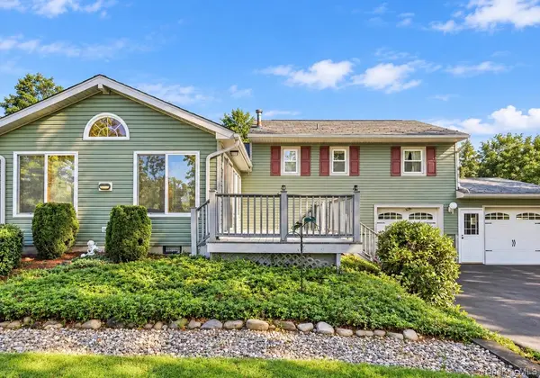 14 Valewood DR, New Windsor, NY 12553