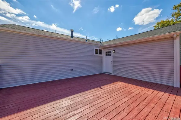 218 E Alhambra AVE, Lindenhurst, NY 11757