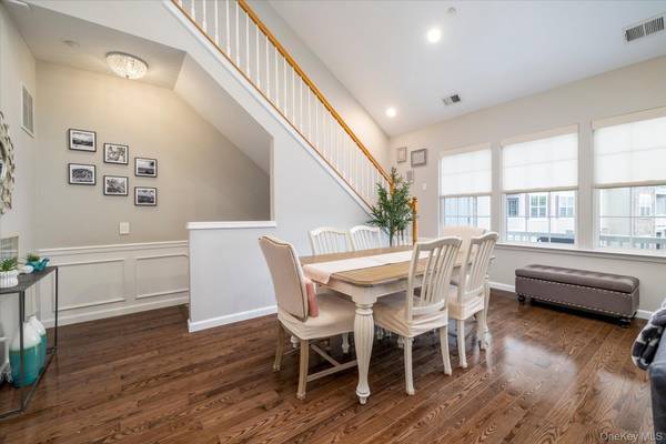 50 Wexford LN, Oceanside, NY 11572