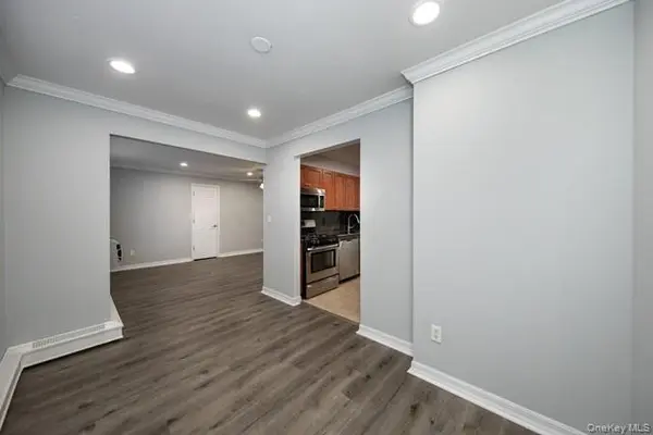 280 Bellmore AVE #18, East Islip, NY 11730