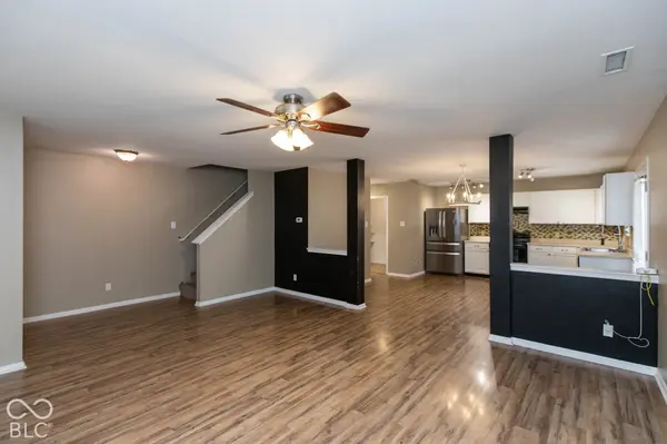 912 Brookstone DR, Franklin, IN 46131