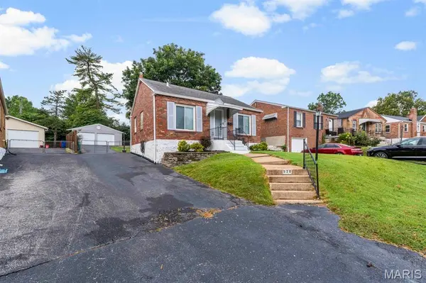 528 Ruthland DR, St Louis, MO 63125