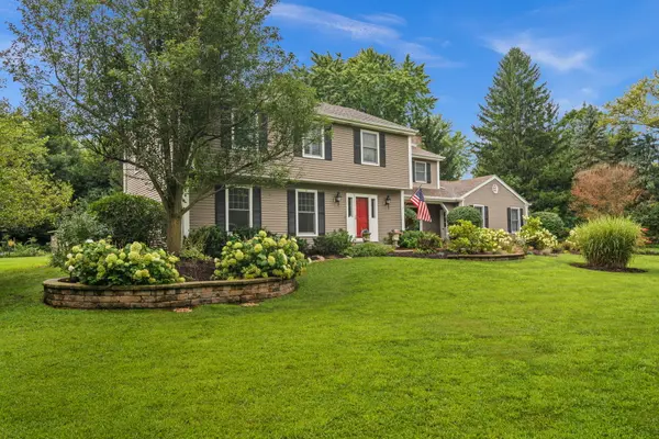 40W677 Bridle Creek DR, St. Charles, IL 60175
