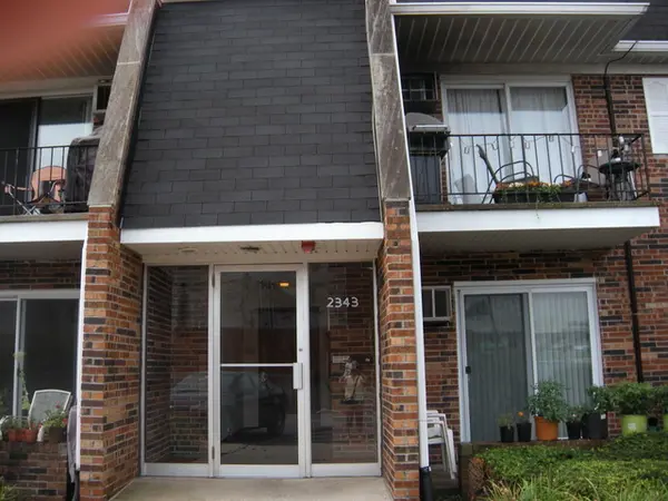 2343 Ogden AVE #11, Downers Grove, IL 60515