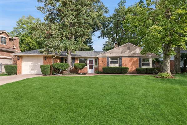 2392 MANOR LN, Park Ridge, IL 60068